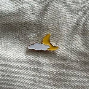 🌙☁️Cloud and moon pin☁️🌙